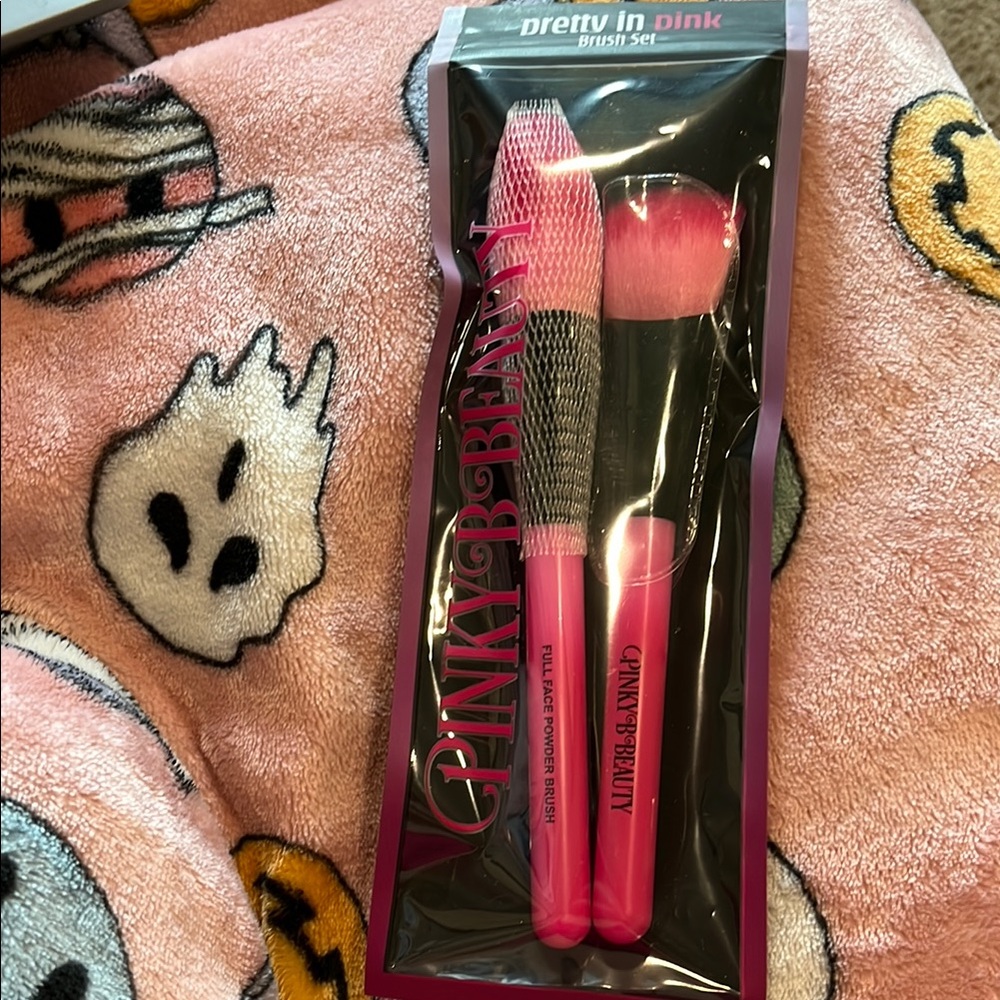 B44 Brush Set - Pretty in Pink, 2 brushes NIB